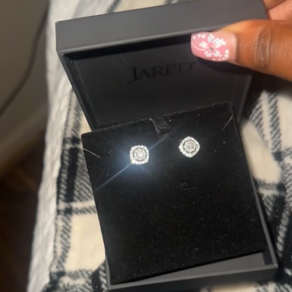 Jared Earrings White gold earrings